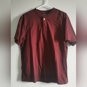 (3/$12) - American Eagle Mens Henley Tshirt. Medium. Maroon